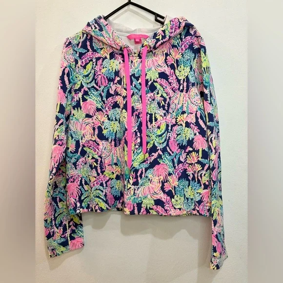 Lilly Pulitzer Pryce Cropped Hoodie size Small
Oyster Bay Navy Seen & Herd NWOT - Picture 2 of 8